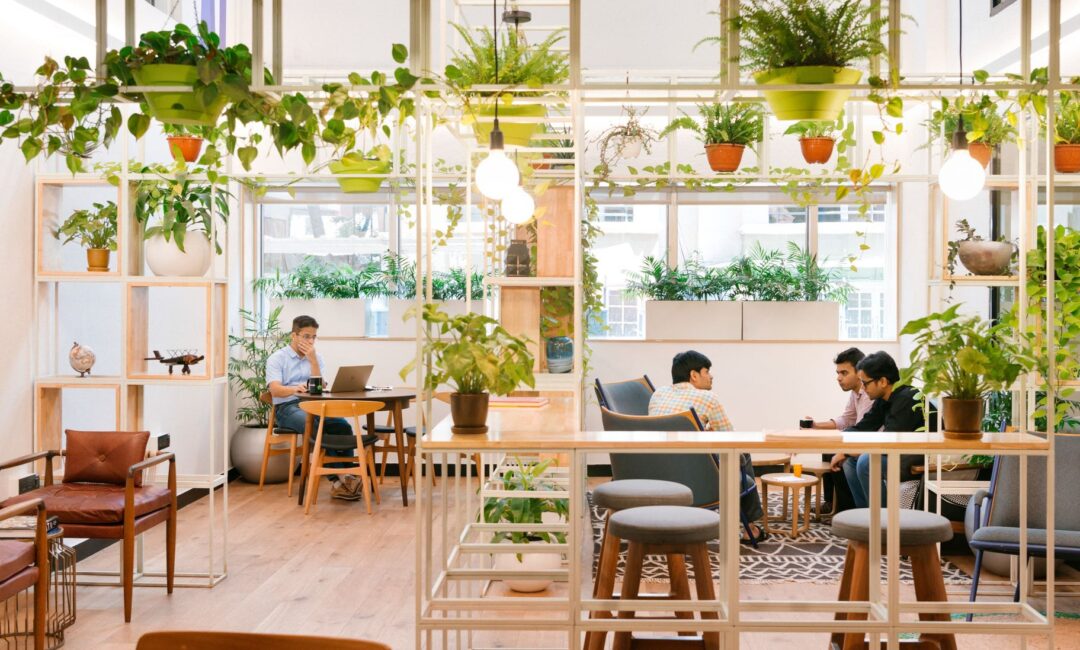 Web_150DPI-20180903_WeWork_Prestige_Atlanta_-_Common_Areas_-_Hot_Desk-2